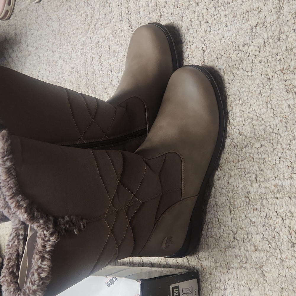 BNWT Totes waterproof Women's Boots